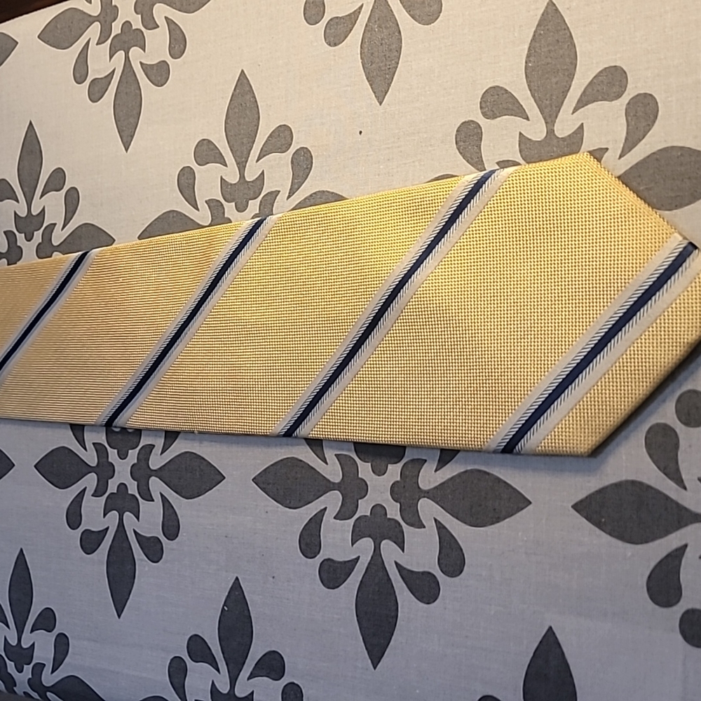 Nautica Yellow, White, and Light Blue Silk Tie